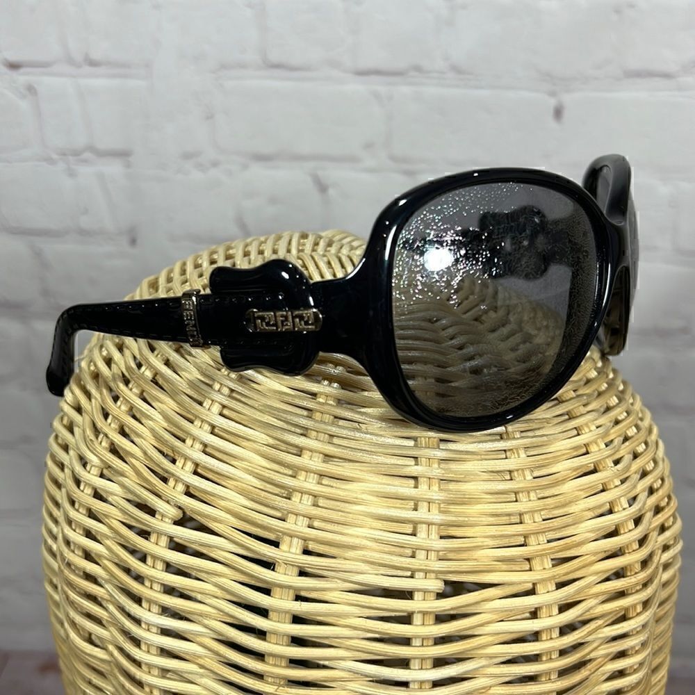 FENDI Buckle Tinted Sunglasses Guc - Picture 8 of 17
